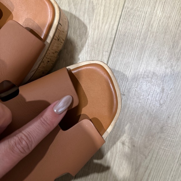 Hermes Eze sandals in gold, size 39 - Picture 4 of 10